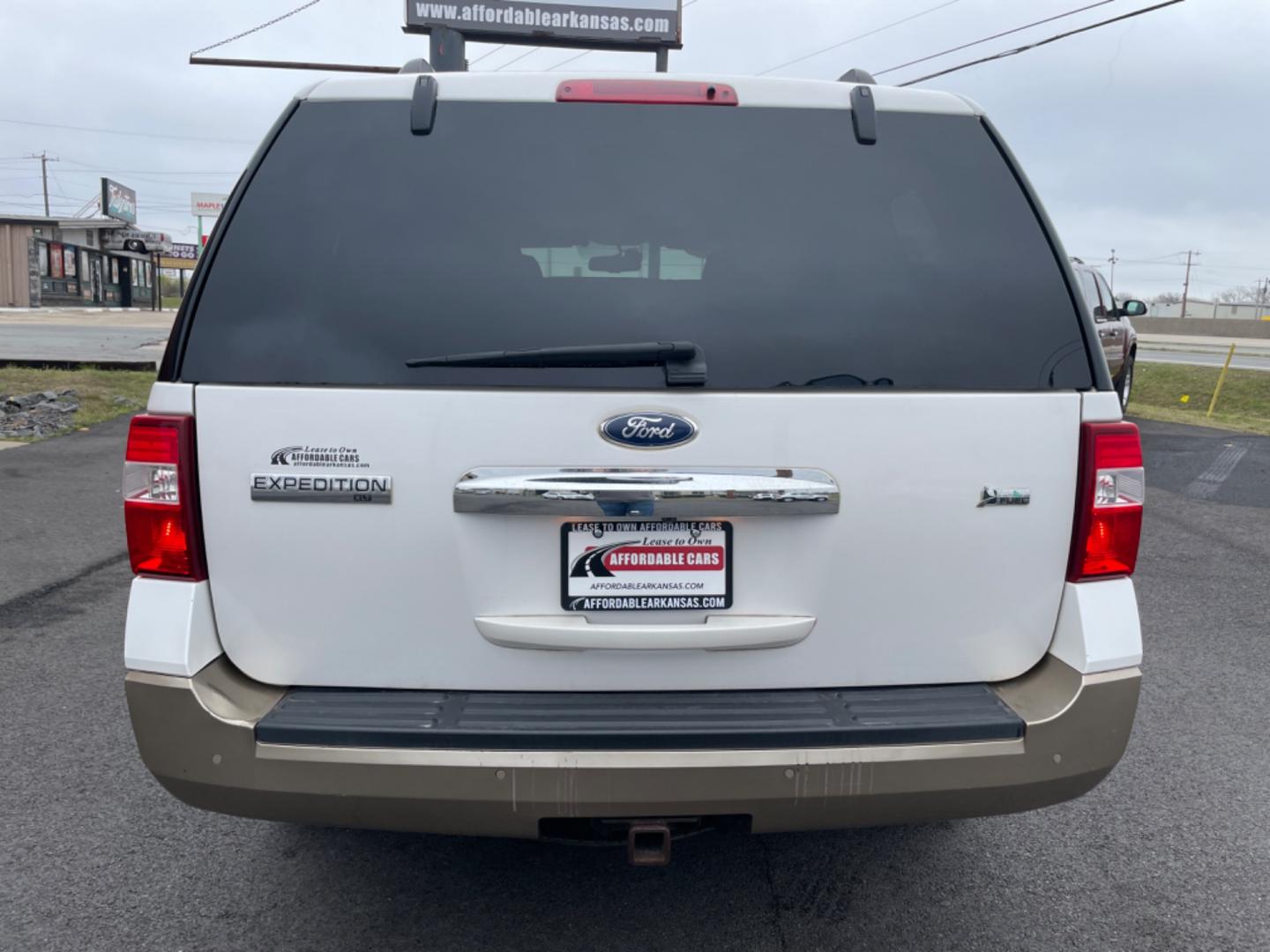 2011 White Ford Expedition (1FMJU1H56BE) with an V8, Flex Fuel, 5.4 Liter engine, Automatic, 6-Spd w/Overdrive transmission, located at 8008 Warden Rd, Sherwood, AR, 72120, (501) 801-6100, 34.830078, -92.186684 - Photo#6